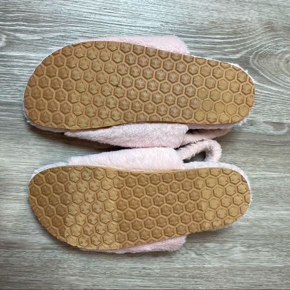 Steve Madden Fluffy Pink Faux Fur Slipper MISMATCHED SIZE 8/9 New - Picture 5 of 7